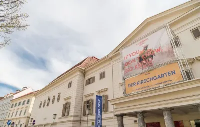 ซุม กราเซอร์ อูร์ทูร์ม โรงแรมใน