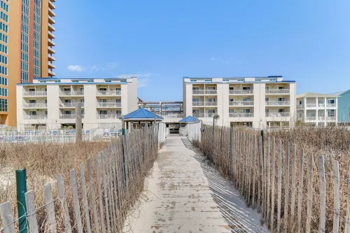 Orange Beach Retreat w/ 4 Pools - Walk to Beach! - Bãi biển