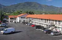 Gateway Inn and Suites - parking