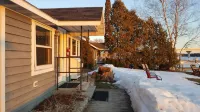 Snug Harbor Inn Hotels in Sturgeon Bay