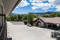 Stagecoach Inn & Suites - Mountain view
