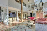 1 Mi to Lake Wallenpaupack Spacious Poconos Villa - Wifi