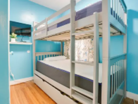 11 マイル トゥ マンハッタン: ペットフレンドリー デュプレックス ウィズ ヤード！ ティーネックのホテル