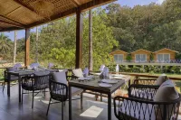 Stone Wood Premier Dandeli - piscina