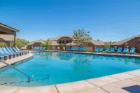 Sleek Home Patio, Gas Grill and Access to Pool - موقف سيارات