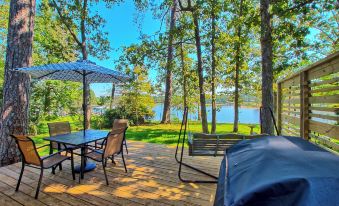 Cozy Toledo Bend A-Frame w/ Waterfront Views!