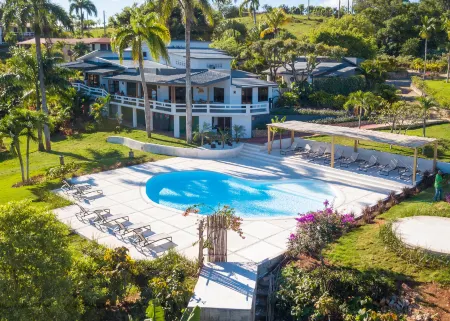 Catalina Tropical Lodge