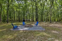 강 가에 위치한 Serene Live Oak Home 및 Fire Pit과 함께 Sosmp! - 무료 와이파이