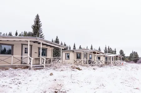 Aurora River Camp Glass Igloos & Cabins Отели в г. Кируна