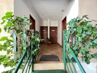 Flora Apartments