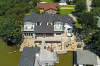 Lavish Lake House, Near Vineyards and Marinas! - balcony