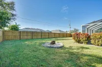 7 Mi to Beaches: Pet-Friendly Cape Coral Home - Parkering