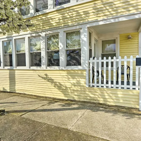 Wildwood Apartment - Porch & Enclosed Sunroom!