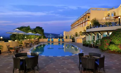 Noor-Us-Sabah Palace Hotels near Upper Lake secret view point