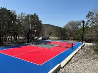 "Bearly Beehavin" 2-bdrm 1 bthrm cabin  with WiFi, AC.  Unwind & relax in ConCan