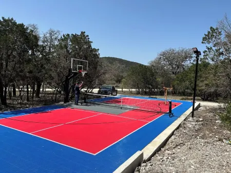 "Bearly Beehavin" 2-bdrm 1 bthrm cabin  with WiFi, AC.  Unwind & relax in ConCan Отели в г. Конкан