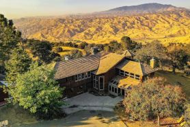Simple Life Ranch w/ Hot Tub & Sauna in Keene!