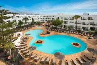 Apartamentos Galeon Playa - parking