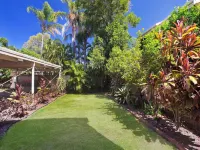 Noosa Parade Townhouse w/ Terrace by Stay Noosa