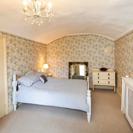 Islip Mill House - Beautiful Riverside Home