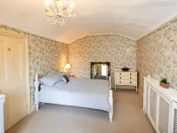 Islip Mill House - Beautiful Riverside Home