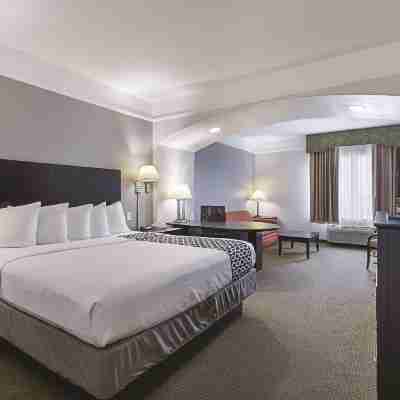 La Quinta Inn & Suites by Wyndham Deer Park Rooms