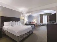 La Quinta Inn & Suites by Wyndham Deer Park Hotels in Deer Park