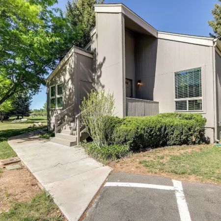 Flagstaff Townhome w/ Deck ~ 6 Mi to Downtown!