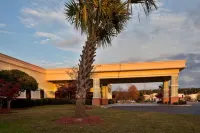 Holiday Inn Lumberton North - I-95 Hotels near Exploration Station