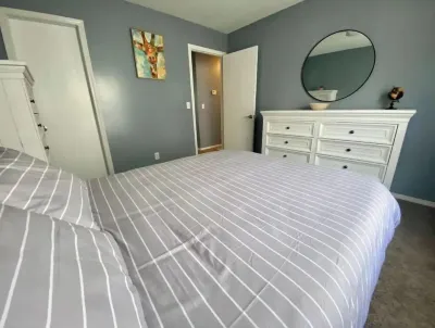 Nice 3 BDR 2 Bth house+Garage+Fenced backyard