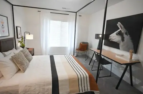 Entire Townhouse/Private Hot Tub/Pool/Gas Fire Pit