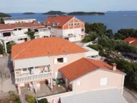 Apartments Villa Marijana Hotels in Blato