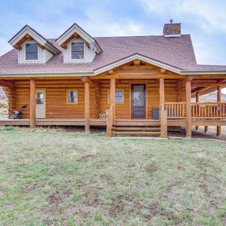 Spacious Rifle Cabin w/ Deck + Mountain Views!