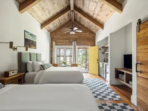 Camp Comfort Hotels in Comfort