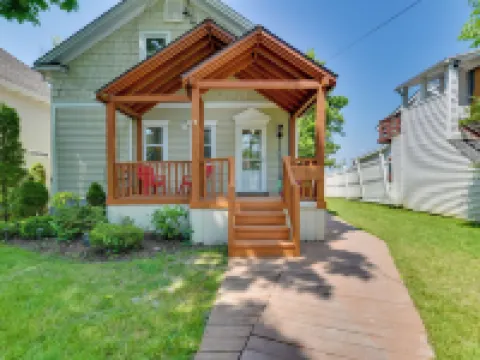 Turtle Cove Bay Beach House ~ 13 Mi to Buffalo! Hotels in Hamburg