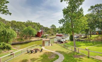 Tranquil Tool Home on Cedar Creek Fish and Kayak