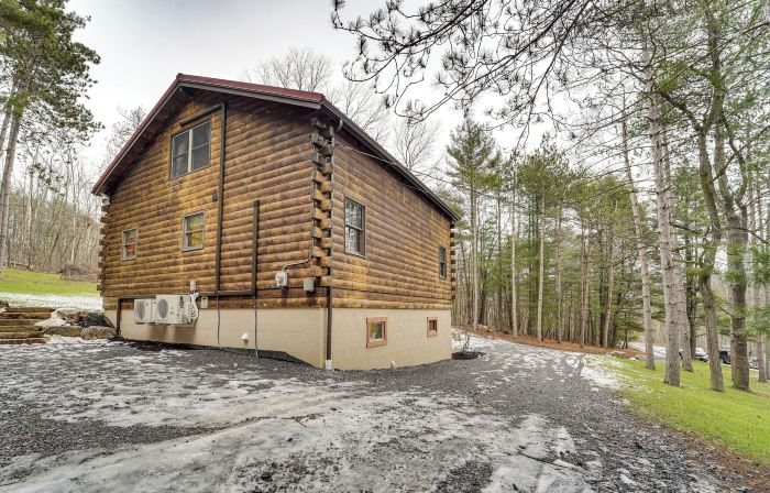 Family-Friendly Tyrone Cabin w/ Deck Near Hiking