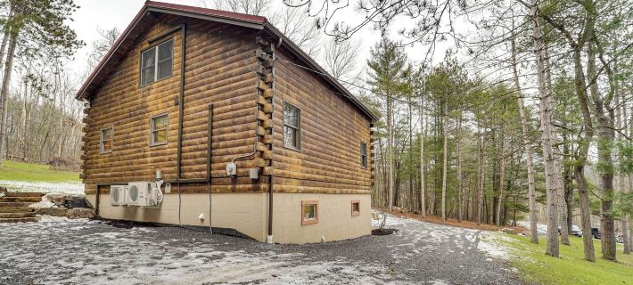 Family-Friendly Tyrone Cabin w/ Deck Near Hiking Hotels in Blair County