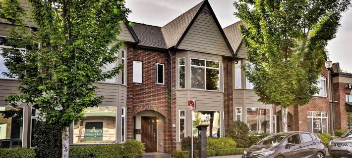 Modern Vancouver Townhome - Right on Main St! Hoteles en Vancouver