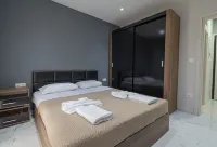Central Cozy Home by Rentals Pro