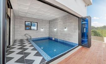 Pohang Vivaldine Pool Villa