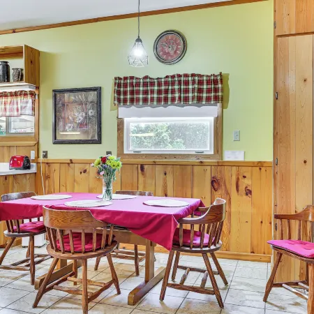 La Crescent Cottage on Minnesota Bluffs w/ View!