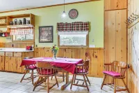 La Crescent Cottage on Minnesota Bluffs w/ View! - Pet friendly