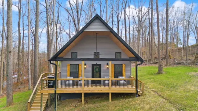Spacious 3-bedroom house near Nolin Lake/Mammoth Cave, WiFi, Grill, Fire Pit!