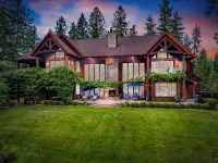 Cdas Finest Secluded Waterfront Estate 7000 Sq ft 5 Forested Acres-Close to Town Ξενοδοχεία στην πόλη Post Falls