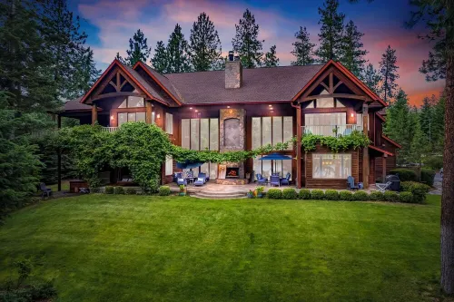 Cdas Finest Secluded Waterfront Estate 7000 Sq ft 5 Forested Acres-Close to Town Hotels in Post Falls