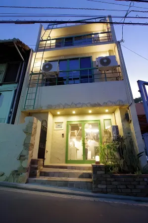 Cinnamon Guesthouse Dogo Отели рядом с достопримечательностью «Bocchan Wind up Clock»