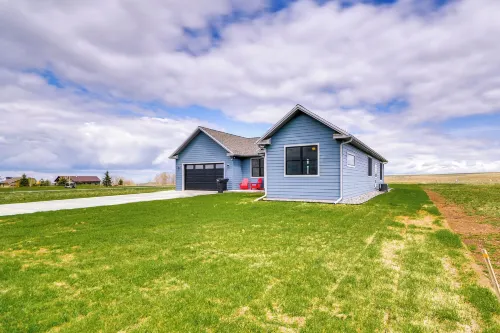 Sleek Red Lodge Home Rental w/ Private Hot Tub! - 3 stjerner