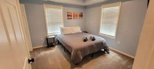 2nd Floor Lakeview 2-Bedroom Condo in Geneva U4