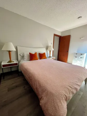 3-bedroom house in serene Saw Creek Estates with WiFi, AC, access to pools, lake